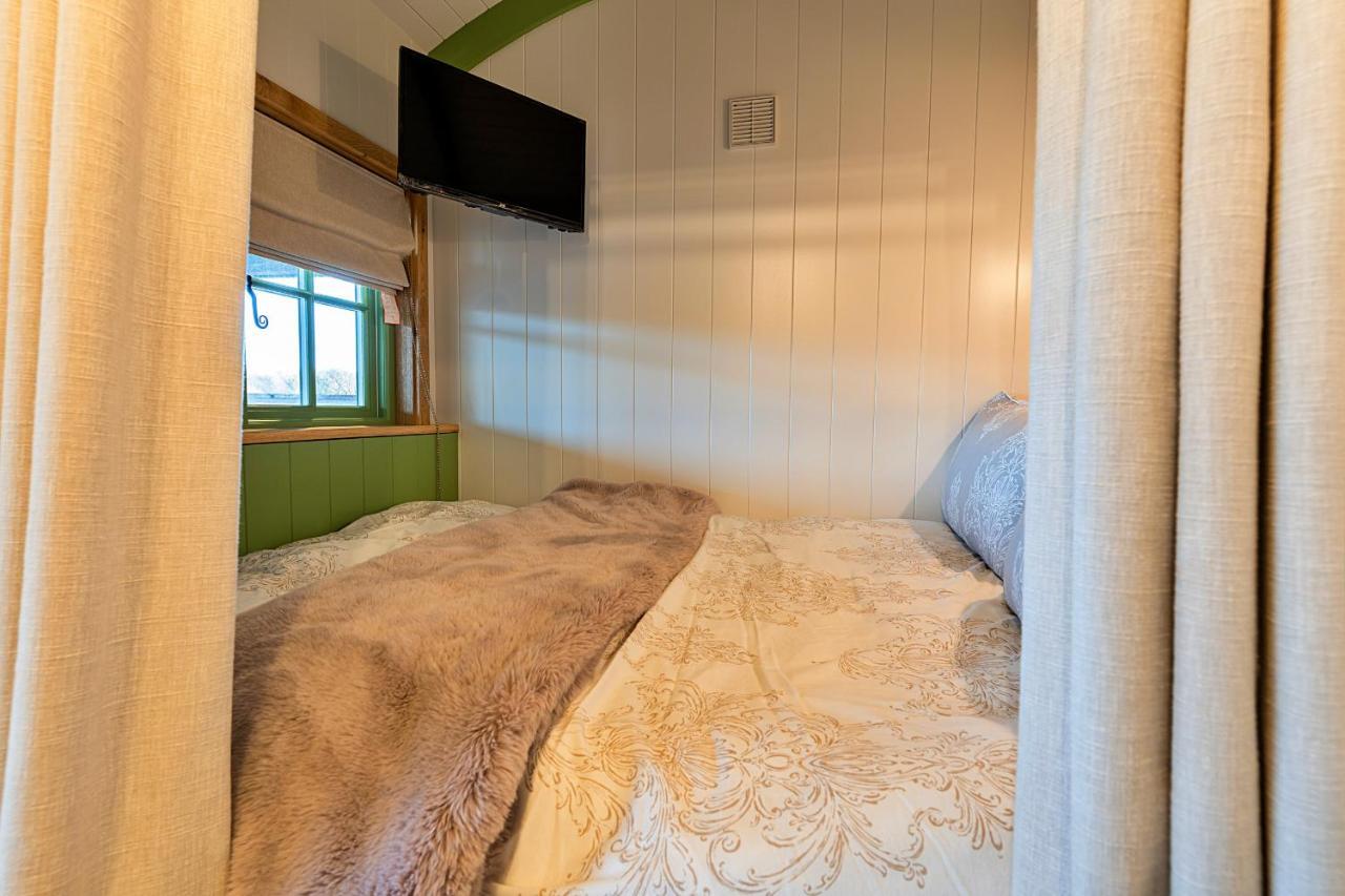 Finest Retreats - The Shepherd'S Hut At Northcombe Farm Beaworthy Exterior foto