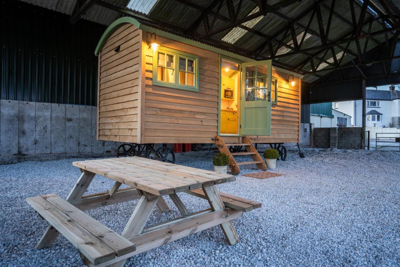 Finest Retreats - The Shepherd'S Hut At Northcombe Farm Villa Beaworthy Exterior foto