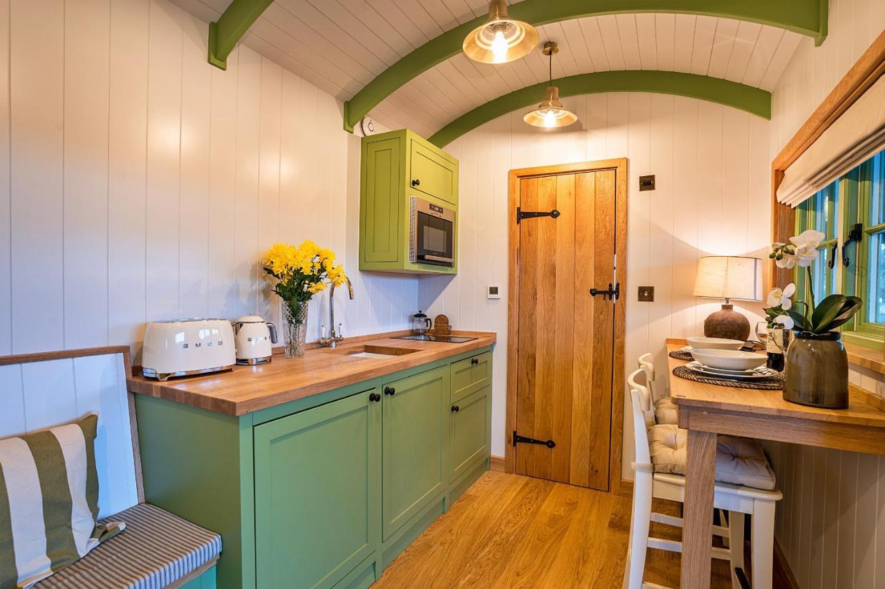 Finest Retreats - The Shepherd'S Hut At Northcombe Farm Villa Beaworthy Exterior foto