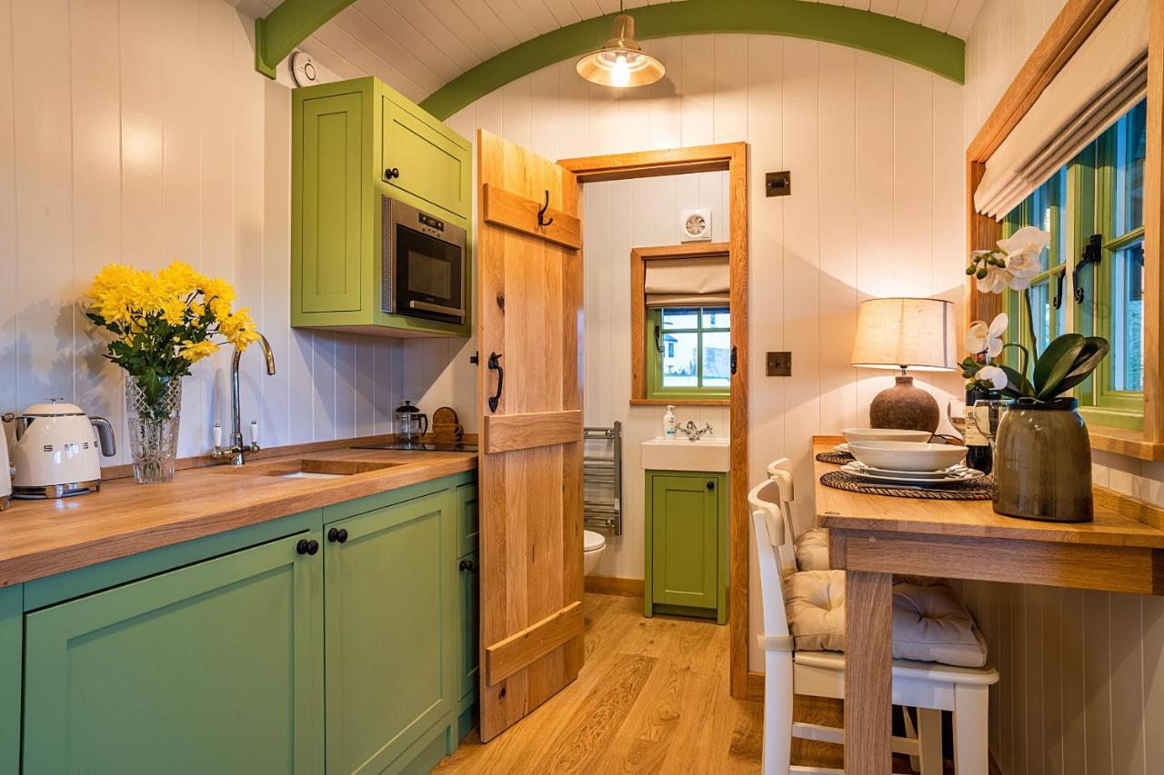 Finest Retreats - The Shepherd'S Hut At Northcombe Farm Villa Beaworthy Exterior foto