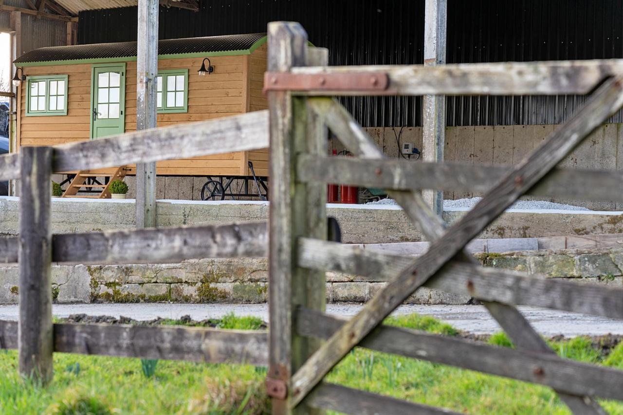 Finest Retreats - The Shepherd'S Hut At Northcombe Farm Villa Beaworthy Exterior foto