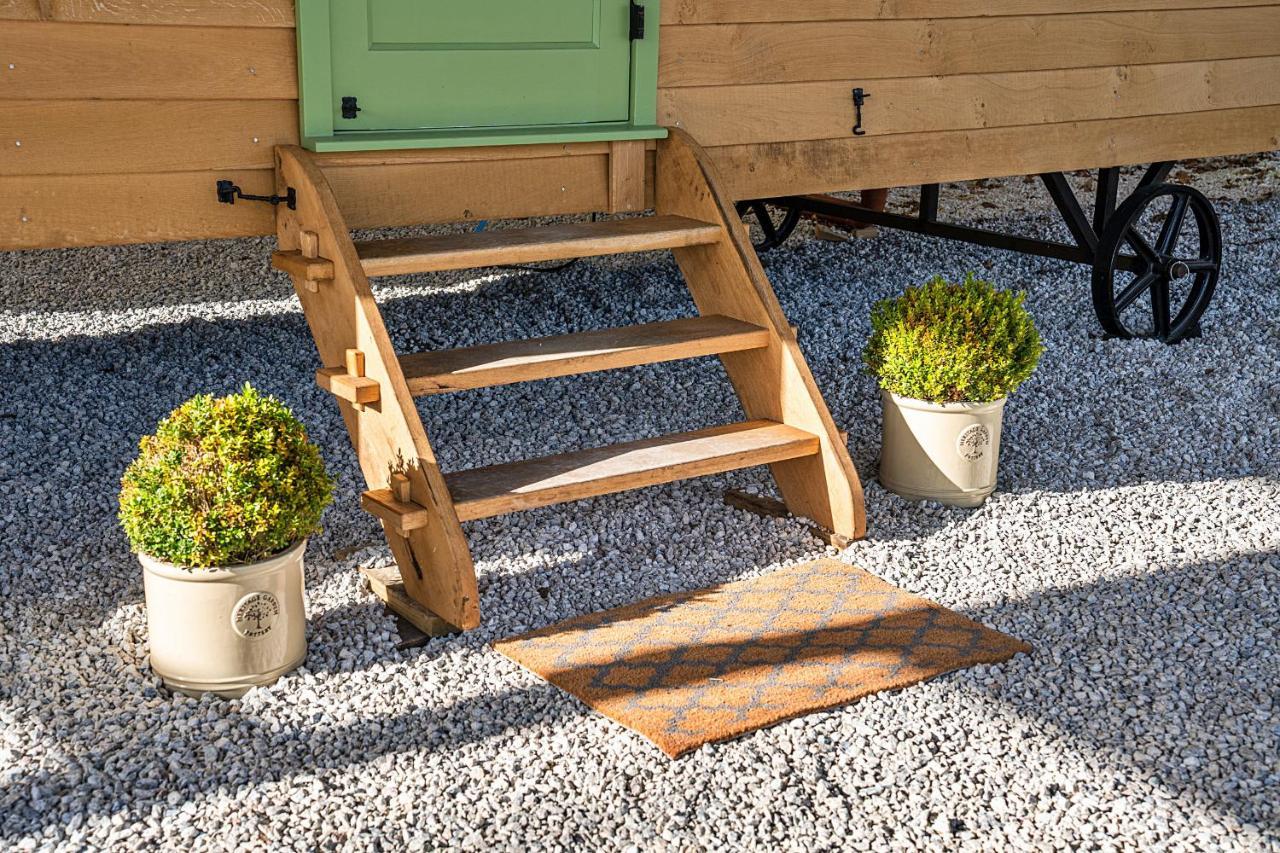 Finest Retreats - The Shepherd'S Hut At Northcombe Farm Villa Beaworthy Exterior foto